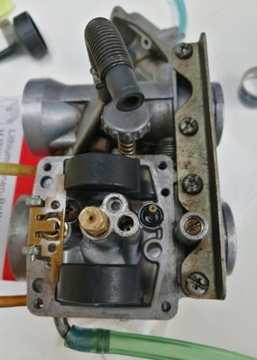 gaser-oben_k.jpg (62.69 KiB) 7813 mal betrachtet Vergaser-oben