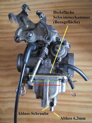 Vergaser_links_für_schwimmerstand_messen.jpg