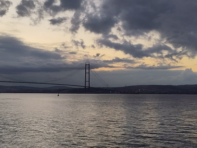 Die Brücke übers Marmarameer nach Europa