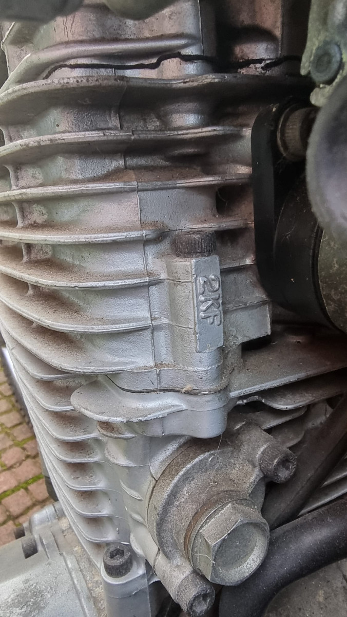 Zylinder hinten seitlich 3kf.jpg