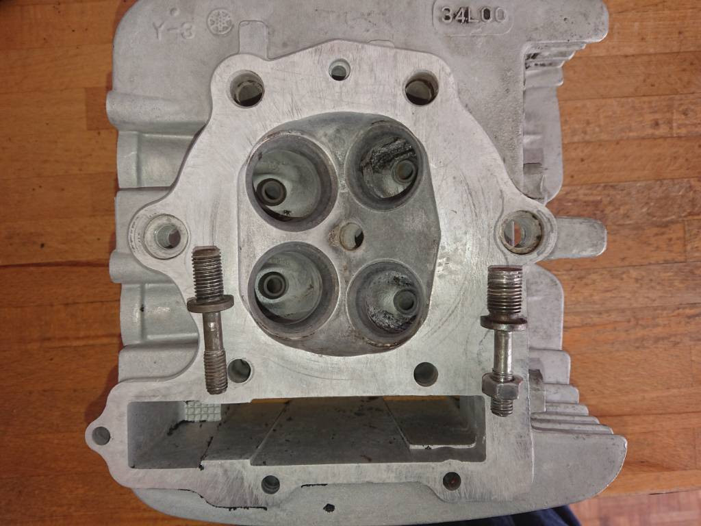 Zyinderkopf-Stehbolzen.jpg