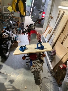 KLR Gepäcksystem Eigenkreation - würd mich nicht wundern wenn Kawasaki anruft und fragt wie wir das gemacht haben..
